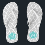 Monogramm aus grauem und türkisfarbenem Korkquatre Flip Flops<br><div class="desc">Maßgeschneiderte,  bedruckte Flop-Sandalen mit einem stilvollen marokkanischen Quartrefolienmuster und einem eigenen Monogramm oder einem anderen Text in einem Kreisrahmen. Klicken Sie auf Anpassen,  um Schriftart und Farben zu ändern oder eigene Bilder hinzuzufügen,  um ein einzigartiges Design zu erstellen!</div>