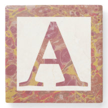 Monogramm aus rotem und gelbem Stein A