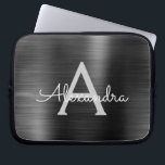 Monogramm aus schwarzem Metall, modern aus rostfre Laptopschutzhülle<br><div class="desc">Schwarze und graue Imitate Edelstahl Metallfolien Moderne und elegante Monogram Schlacke. Diese mit Monogramm personalisierte Laptop-Hülle kann auf Ihren Anfangs- und Vornamen angepasst werden und macht ein perfektes Weihnachts- oder Geburtstagsgeschenk.</div>