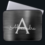 Monogramm aus schwarzem Metall, modern aus rostfre Laptopschutzhülle<br><div class="desc">Schwarze und graue Imitate Edelstahl Metallfolien Moderne und elegante Monogram Schlacke. Diese mit Monogramm personalisierte Laptop-Hülle kann auf Ihren Anfangs- und Vornamen angepasst werden und macht ein perfektes Weihnachts- oder Geburtstagsgeschenk.</div>