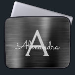 Monogramm aus schwarzem Metall, modern aus rostfre Laptopschutzhülle<br><div class="desc">Schwarze und graue Imitate Edelstahl Metallfolien Moderne und elegante Monogram Schlacke. Diese mit Monogramm personalisierte Laptop-Hülle kann auf Ihren Anfangs- und Vornamen angepasst werden und macht ein perfektes Weihnachts- oder Geburtstagsgeschenk.</div>