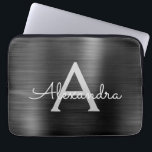 Monogramm aus schwarzem Metall, modern aus rostfre Laptopschutzhülle<br><div class="desc">Schwarze und graue Imitate Edelstahl Metallfolien Moderne und elegante Monogram Schlacke. Diese mit Monogramm personalisierte Laptop-Hülle kann auf Ihren Anfangs- und Vornamen angepasst werden und macht ein perfektes Weihnachts- oder Geburtstagsgeschenk.</div>