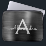 Monogramm aus schwarzem Metall, modern aus rostfre Laptopschutzhülle<br><div class="desc">Schwarze und graue Imitate Edelstahl Metallfolien Moderne und elegante Monogram Schlacke. Diese mit Monogramm personalisierte Laptop-Hülle kann auf Ihren Anfangs- und Vornamen angepasst werden und macht ein perfektes Weihnachts- oder Geburtstagsgeschenk.</div>
