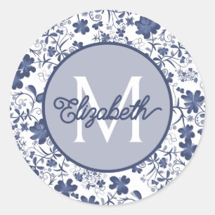 Monogramm Blauer Grau und Weiße Blütenblume Runder Aufkleber