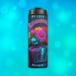 Monogramm Blume mit hellen Farben in einem Korb | Thermosbecher