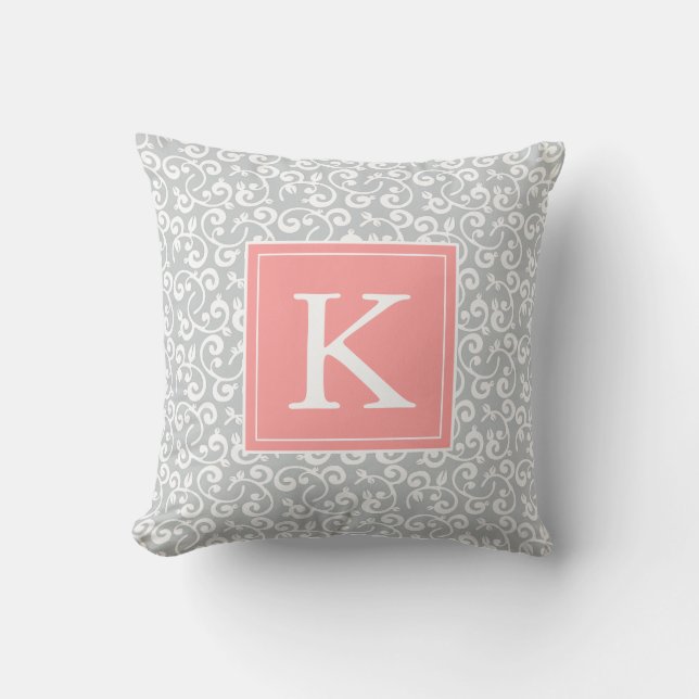 Monogramm-Blumenweinberg in der rosa Koralle und Kissen (Vorderseite)