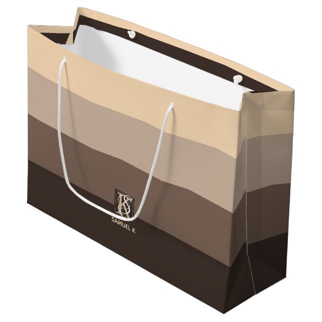 Monogramm der Farbpalette Mocha Große Geschenktüte (Vorderseite Schrägansicht)