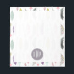 Monogramm der Federn und Pfeile Notizblock<br><div class="desc">Ein Geschenk mit einem Muster von Federn und Pfeilen. Personalisieren Sie Ihre Monografie.</div>