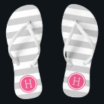 Monogramm der grauen und rosafarbenen Preppy-Strei Flip Flops<br><div class="desc">Maßgeschneiderte,  bedruckte Flop-Sandalen mit einem preppy-nautical-Stripe-Muster und einem eigenen Monogramm oder einem anderen Text in einem Circle-Rahmen. Klicken Sie auf Anpassen,  um Schriftart und Farben zu ändern oder eigene Bilder hinzuzufügen,  um ein einzigartiges Design zu erstellen!</div>