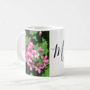Monogramm der rosa Blumenfotografie Kaffeetasse