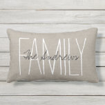 Monogramm der Rustikalen Chic-Familie Lendenkissen<br><div class="desc">Niedliche und einfache rustikale Outdoor-Kissen-Design mit FAMILY in handgeschriebener Typografie und fügen Sie Ihren eigenen Familiennamen oder Monogramm hinzu. Bitte beachten Sie, dass es sich bei dem Hintergrund um eine bedruckte Einbruchstruktur für Imitate handelt, die Kissenabdeckung nicht aus Einband-Leinwand besteht. Klicken Sie auf die Schaltfläche "Anpassen", um einen eigenen Text...</div>
