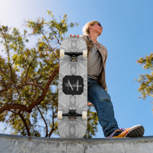 Monogramm des grauen Schwarz-weißen Mosaikdreiecks Skateboard