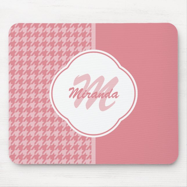 Monogramm des hellrosa Hahnentrittmusters mit Name Mousepad (Vorne)