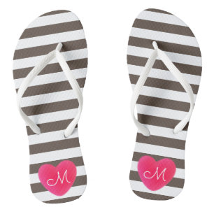 Monogramm des Herzens mit braunen und weißen Strei Flip Flops