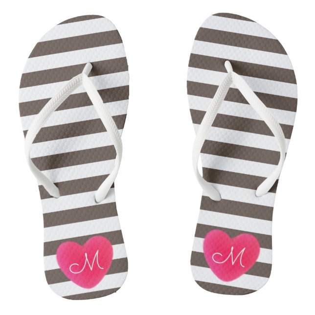 Monogramm des Herzens mit braunen und weißen Strei Flip Flops (Fußbett)