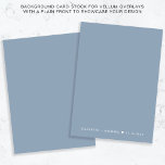 Monogramm dunkelblauer Hintergrund für Vellum-Over Einladung<br><div class="desc">Erweitern Sie Ihre Vellum- oder Acryl-Hochzeitseinladung oder Save the Date Overlays mit unserem schicken Kartenvorrat. Der staubblaue Rücken mit einer klaren, staubblauen Vorderseite, die perfekt aufeinander abgestimmte Overlay-Designs perfekt aufeinander abstimmt, bietet Monogrammnamen und Hochzeitstermin in Verbindung mit einem Herzstück in klassischer weißer Serifentypografie und verleiht Ihren Einladungen eine persönliche Touch....</div>
