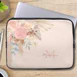Monogramm Floral Laptopschutzhülle<br><div class="desc">Dieser mit Monogramm Laptop-Ärmel ist mit Aquarellgras,  Eukalyptus,  Blume und getrockneten Blätter auf einem rosafarbenen Hintergrund dekoriert. Einfach anpassbar. Original Wasserfarbe © Michele Davies.</div>