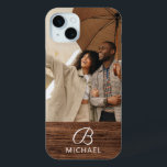 Monogramm Foto Holzkörner Holzkörner Personalisier Case-Mate iPhone Hülle<br><div class="desc">Monogram Foto Holzkörner Holz Personalisiert Name iPhone 15 Plus Hüllen bietet Ihr Lieblings-Foto mit Ihrem personalisierten Namen und Monogramm auf einem hölzernen Akzent. Personalisieren Sie den Text durch Bearbeiten in den bereitgestellten Textfeldern. Entworfen von ©Evco Studio www.zazzle.com/store/evcostudio</div>