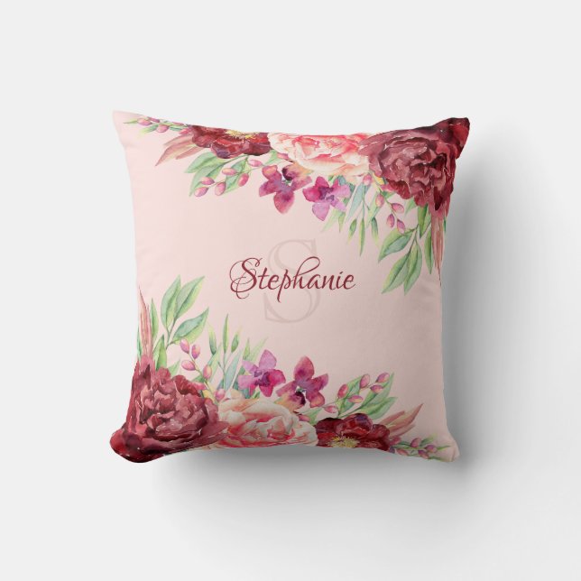 Monogramm für Burgundy Blush Floral Name Kissen (Vorderseite)