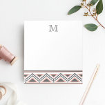 Monogramm für das Muster Coral und Gray Geometric  Notizblock<br><div class="desc">Dress up your day notes, shopping lists und to-dos mit diesem schicken notepad. Das Design zeichnet sich durch ein stilvolles, modernes Stammmuster aus Korallen und Grauen Dreiecken am Boden aus, wobei ein Single ein Monogramm an der Spitze zur Koordination der grauen Schrift hat. Brauchen Sie Hilfe bei der Anpassung? Suchen...</div>
