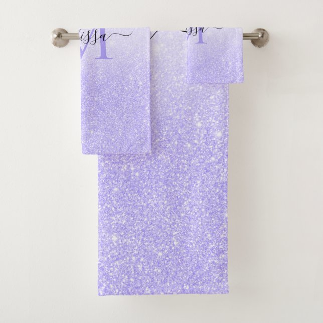 Monogramm für den Namen des lila Glitzer Badhandtuch Set (Insitu)