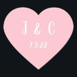 Monogramm für die Hochzeit zwischen Rosa und Weiß Herz-Aufkleber<br><div class="desc">Rosa niedliche Herzform vor weißem Hintergrund. Passen Sie das minimalistische Paar Monogramm und Datum für Ihre Hochzeit an. Sie können den Stil oder die Farbe des Schriftartes ändern,  wie es für Ihre Hochzeitsfarbenpalette erforderlich ist.</div>