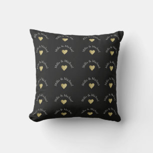 Monogramm für die Liebe mit mehreren Namen auf sch Kissen