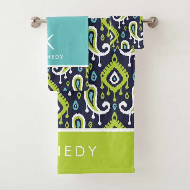 Monogramm für Navy und Green Ikat Paisley Badhandtuch Set (Insitu)