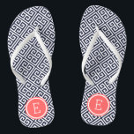 Monogramm für Navy und Korallengriechisches Schlüs Flip Flops<br><div class="desc">Maßgeschneiderte,  bedruckte Flop-Sandalen mit einem stilvollen,  modernen griechischen Schlüsselmuster und einem eigenen Monogramm oder einem anderen Text in einem Kreisrahmen. Klicken Sie auf Anpassen,  um Schriftart und Farben zu ändern oder eigene Bilder hinzuzufügen,  um ein einzigartiges Design zu erstellen!</div>