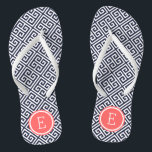 Monogramm für Navy und Korallengriechisches Schlüs Flip Flops<br><div class="desc">Maßgeschneiderte,  bedruckte Flop-Sandalen mit einem stilvollen,  modernen griechischen Schlüsselmuster und einem eigenen Monogramm oder einem anderen Text in einem Kreisrahmen. Klicken Sie auf Anpassen,  um Schriftart und Farben zu ändern oder eigene Bilder hinzuzufügen,  um ein einzigartiges Design zu erstellen!</div>