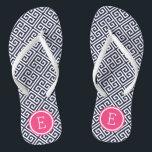 Monogramm für Navy und Pink-griechische Schlüssel Flip Flops<br><div class="desc">Maßgeschneiderte,  bedruckte Flop-Sandalen mit einem stilvollen,  modernen griechischen Schlüsselmuster und einem eigenen Monogramm oder einem anderen Text in einem Kreisrahmen. Klicken Sie auf Anpassen,  um Schriftart und Farben zu ändern oder eigene Bilder hinzuzufügen,  um ein einzigartiges Design zu erstellen!</div>