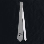Monogramm-Grau-Krawatte Krawatte<br><div class="desc">Niemand wird besser aussehen als du, wenn du diese Krawatte mit deinem Initial darauf trägst. Fügen Sie den ersten woll in das angegebene Feld hinzu. Sie können eine oder mehrere Initialen oder einen Namen hinzufügen, die Wahl ist Ihre. Der Typ Stil, die Größe und die Farbe können ebenfalls geändert werden....</div>
