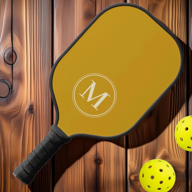 Monogramm Halbjahrsfarbe der goldenen Ockerfarbe Pickleball Schläger (Von Creator hochgeladen)