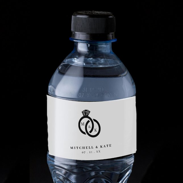 Monogramm-Hochzeit mit weißem und schwarzem Diaman (White & Black Diamond Ring Monogram Wedding Water Bottle Label)
