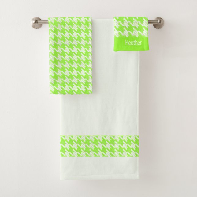Monogramm in Grün und Weiß mit Houndstooth-Muster Badhandtuch Set (Insitu)