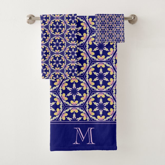 Monogramm-Indigo-Blau-spanische Mittelmeerfliese Badhandtuch Set (Insitu)