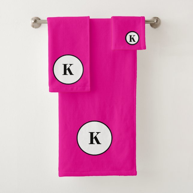 Monogramm Initial Hot Pink Schwarze Farbige Modern Badhandtuch Set (Insitu)