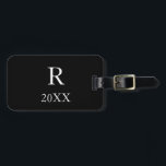 Monogramm Initiale Jahresvorlage Schwarz und Weiß  Gepäckanhänger<br><div class="desc">Mit Monogramm Vorlagen und auch persönliche Daten wie Name,  Adresse,  Telefonnummer und E-Mail,  die Sie bearbeiten können. Sie sind mit elegantem und einfachem Schwarz-Weiß-Hintergrund gestaltet und können beide Farben ändern,  wenn Sie möchten. Ein cooles personalisiertes Geschenk für jedermann.</div>
