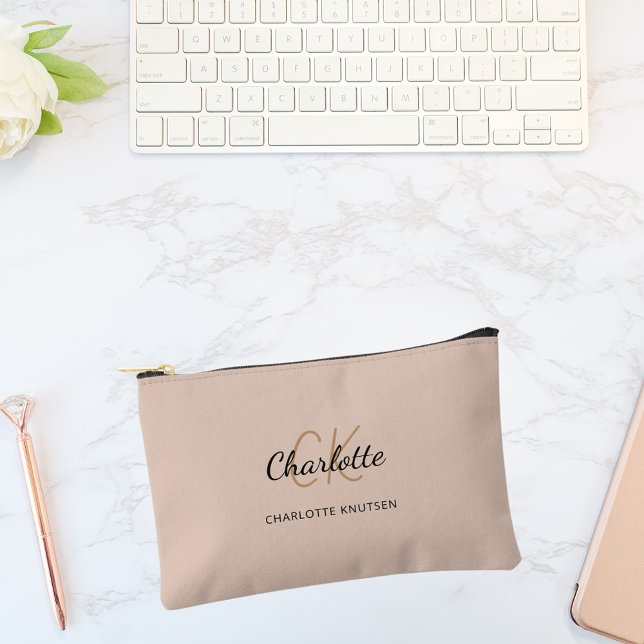 Monogramm-Initialen für Beige-Namen Zubehörtasche (Von Creator hochgeladen)