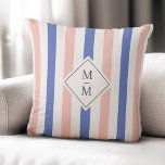 Monogramm-Initialen rosa blaue Streifen Kissen<br><div class="desc">Das Kissen ist hell rosa und in Maisblau und weiß gestreift,  die Monogramm-Initialen sind dunkelgrau über einer leichten neotralen Diamantform. Alle Farben sind anpassbar.</div>