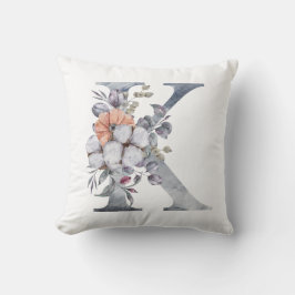 Monogramm K, blau blauer Floral, weißer Pfirsich Kissen