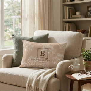 Monogramm Karotten-Blüten-Silhouette Soft Beige Dekokissen