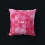 Monogramm-Kissen mit rosa geometrischem Muster Kissen<br><div class="desc">Individuell gestaltbares Kissen mit einem Gefälle eines rosa geometrischen Dreiecksmusters. Dieses moderne Monogramm-Kissen wird ein perfekter Akzent zu jedem Zimmer sein.</div>