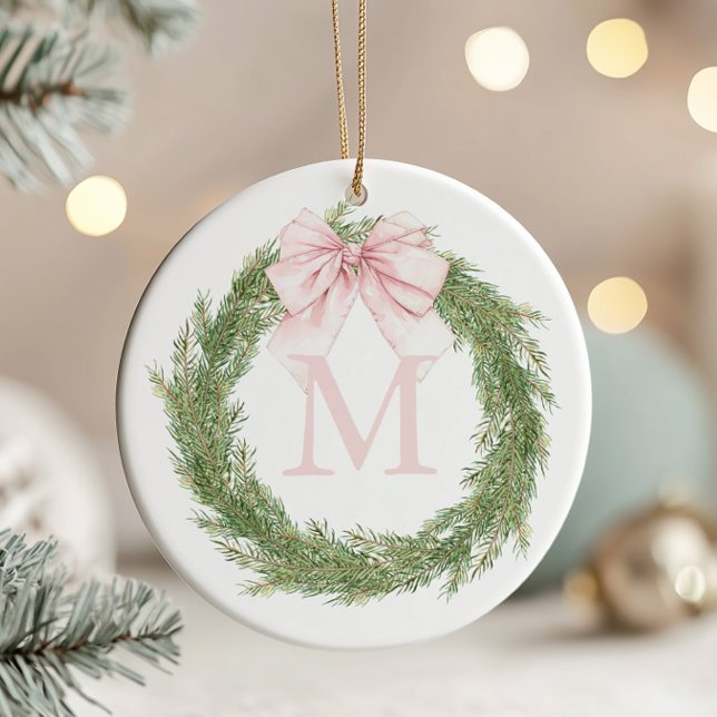 Monogramm-Kranz Weihnachten mit rosa Schleife Keramik Ornament (Von Creator hochgeladen)
