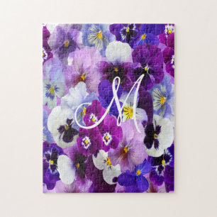Monogramm lila blau weiße Stiefmütterchen Blumen 
