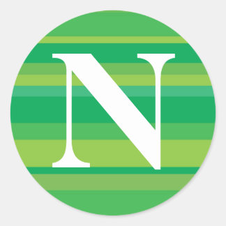 Monogramm mit farbenfroher Streifenunterlage - N Runder Aufkleber