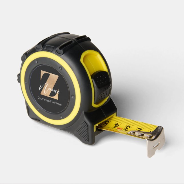 Monogramm mit Initiale und individuellem Namen per Maßband (Winkel)
