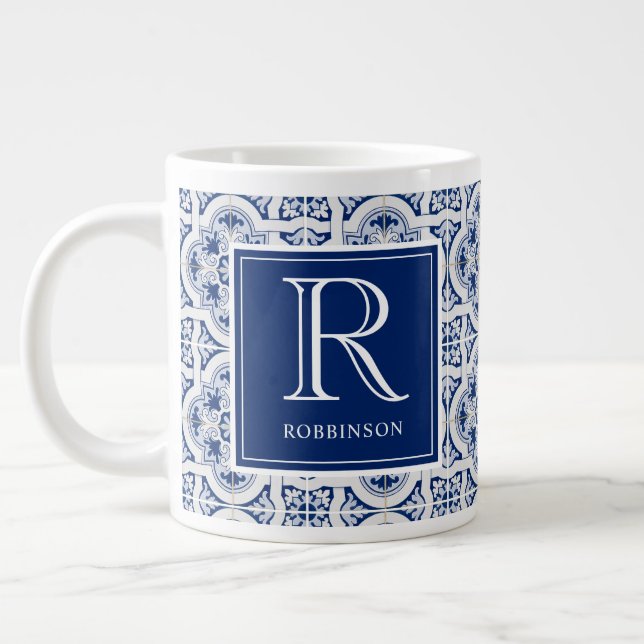 Monogramm mit Name Blue Sicilian Tile Jumbo-Tasse (Links)