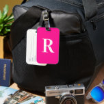 Monogramm Modern einfaches Hot Pink Gepäckanhänger<br><div class="desc">Das ist ein einfaches, modernes, personalisiertes Monogramm-Design. Dieses stilvolle Design ist in trendigem heißen Rosa/Fuchsia und Weiß mit stilvoller Typografie gehalten. Es ist perfekt für eine personalisierte Reise / weg Geschenk oder ideal als Update für Ihr Reisezubehör. Fügen Sie einfach Ihren Anfangsbuchstaben hinzu, um ihn zu personalisieren, indem Sie ihn...</div>