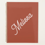 Monogramm, moderne Terrakotta-Farbe Planer<br><div class="desc">Große Schriftzypografie macht eine fette Aussage vor dem Terrakotta farbenen Hintergrund. Einfach aber elegant,  es ist ein persönliches Geschenk,  das sie zum Geburtstag,  Weihnachten,  zurück zur Schule und mehr Liebe.</div>